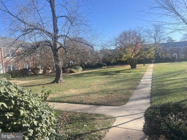 Building Photo - 16 Auburn Ct