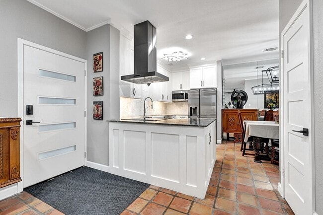 Building Photo - 2100 Commonwealth St