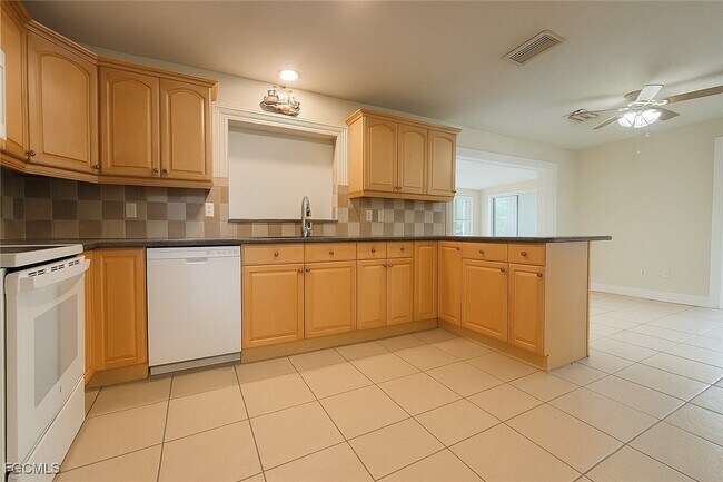 Building Photo - 109 SE 46th Ln