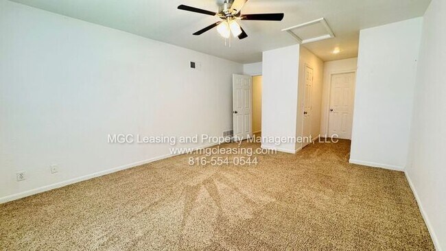 Building Photo - 3 bedroom Duplex with unique floor plan in...