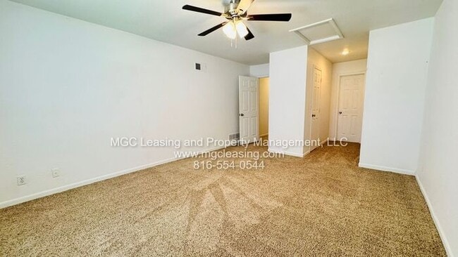 Building Photo - Creekwood Park Townhomes - Ask About our Reduced Rate with a 15 Month Lease!