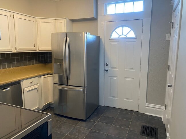 Building Photo - Lovely Home in Tower Grove South