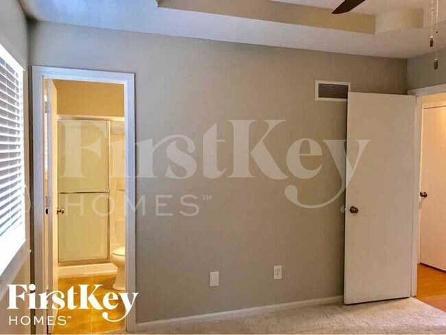 Building Photo - 2035 NE Cookson Ct