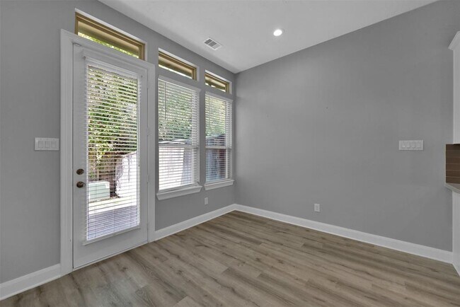 Building Photo - 91 Aventura Pl