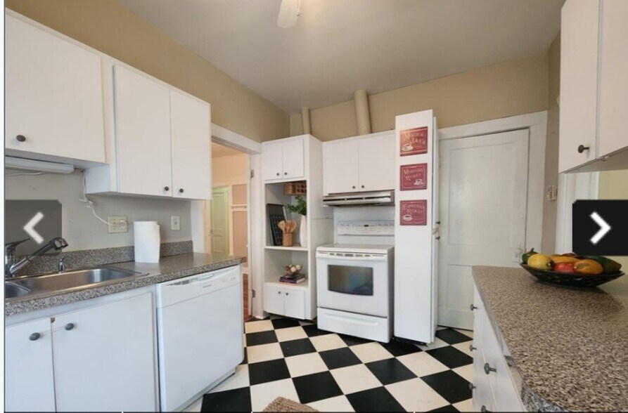 Building Photo - 2121 7th Ave W