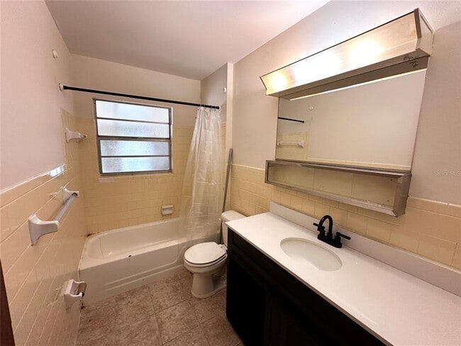 Building Photo - 838 E Indiana Ave