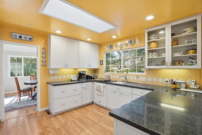 Building Photo - Lovely Monterey Single Family Home in the Mar Vista Neighborhood! (UNFURNISHED)