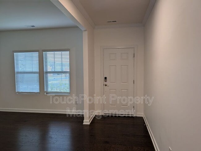 Building Photo - 5906 Fenway Dr