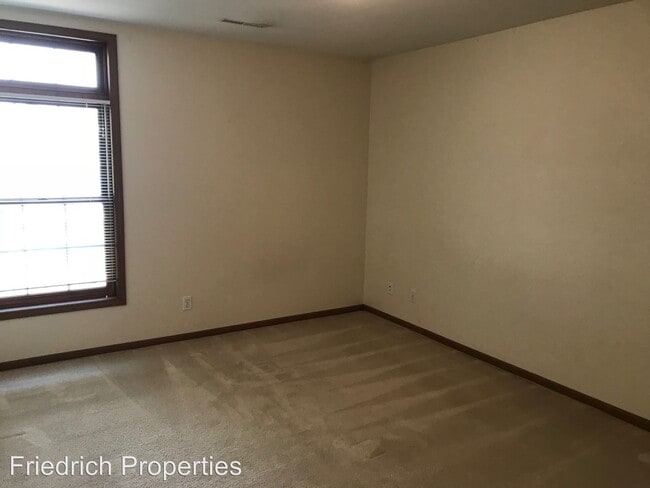 Building Photo - 2604 Stange Rd