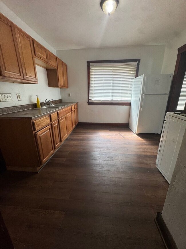 Building Photo - 2217 W 105th St