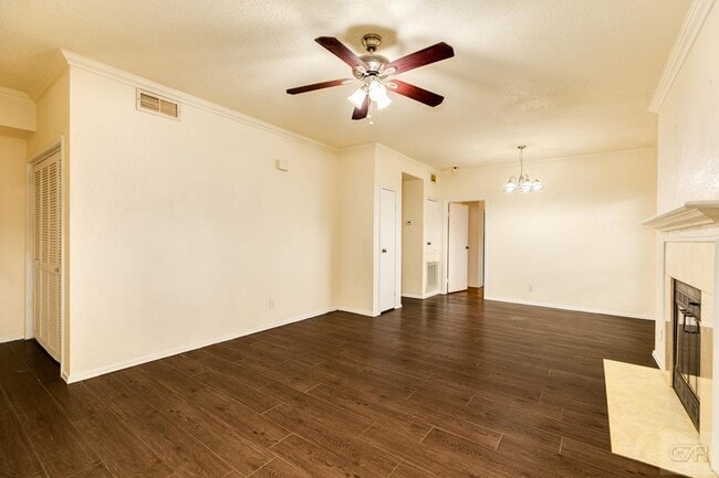 Primary Photo - 921 Marine Dr