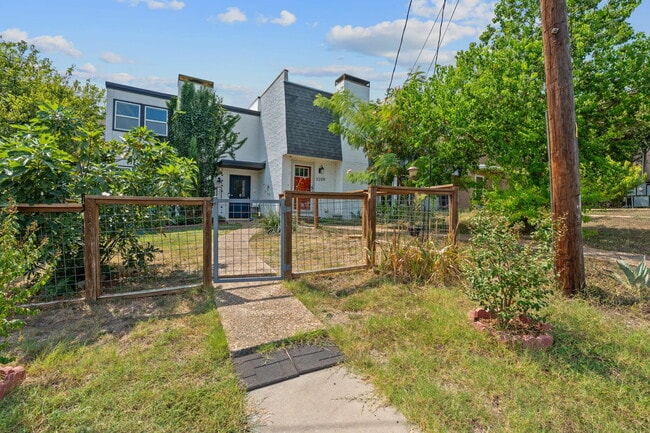 Building Photo - 3211 Northeast Dr