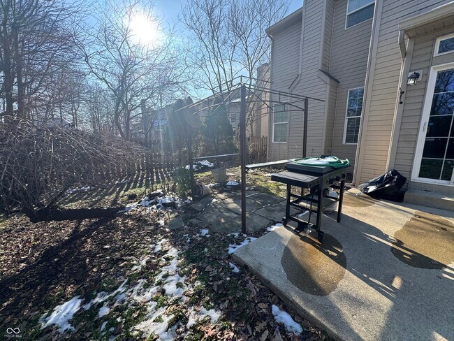 Building Photo - 7435 Sycamore Run Dr