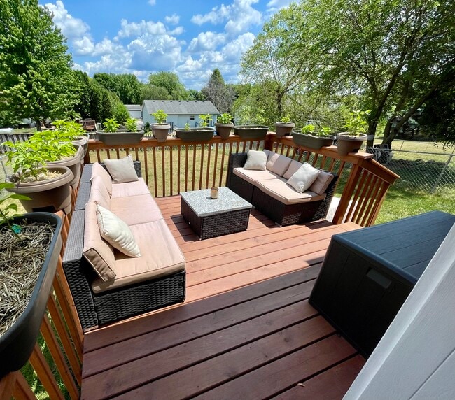 Building Photo - 3018 Maple Valley Dr