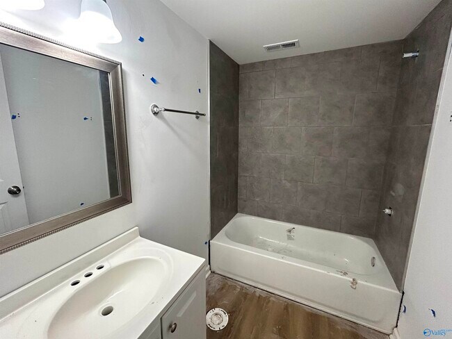 Building Photo - 325 Sectionline St