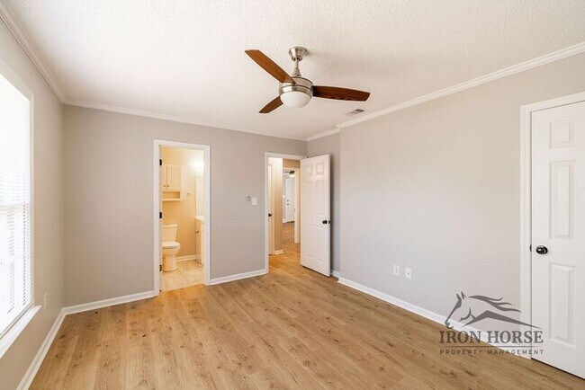 Building Photo - 116 Barrington Dr