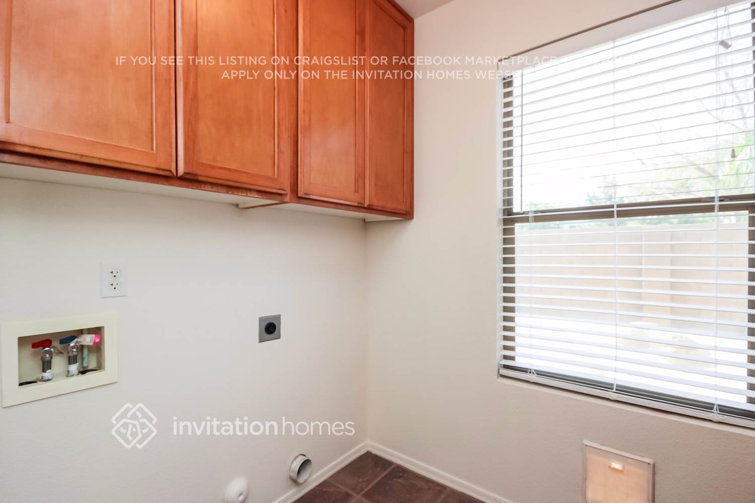 Building Photo - 2887 E Cherry Hills Dr