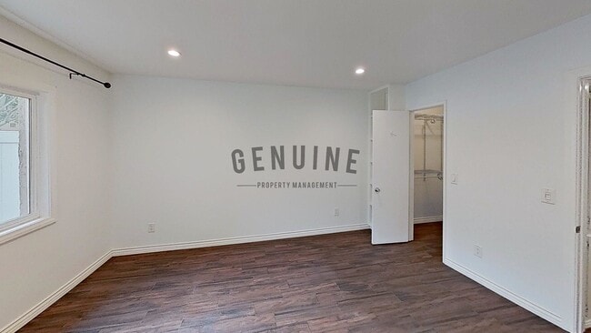 Building Photo - 1st Floor 1 Bedroom Unit in South Coast Me...