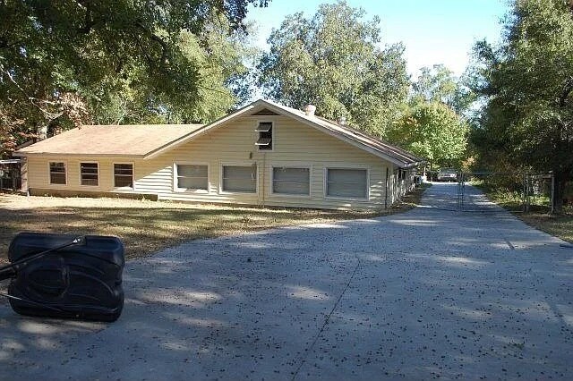 Building Photo - 323 Sally Dr