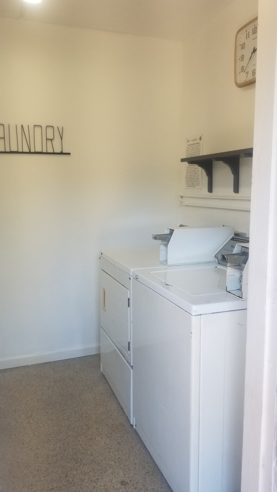 Building Photo - 1952 Madison St