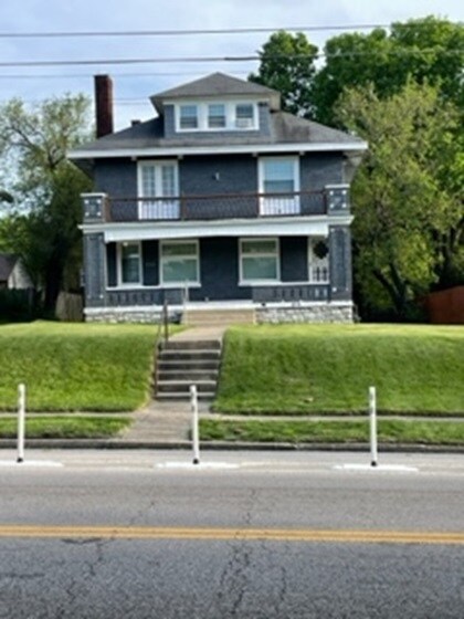 Building Photo - 215 E Mitchell Ave