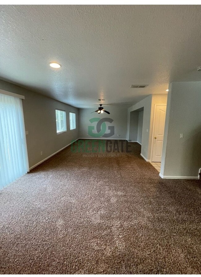 Building Photo - Two story 4 bedroom, 2.5 bath home in Stoc...