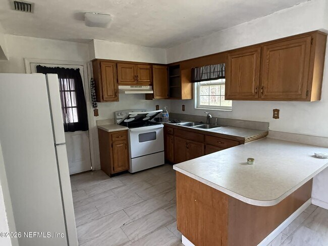 Building Photo - 120 Kelly Smith School Rd