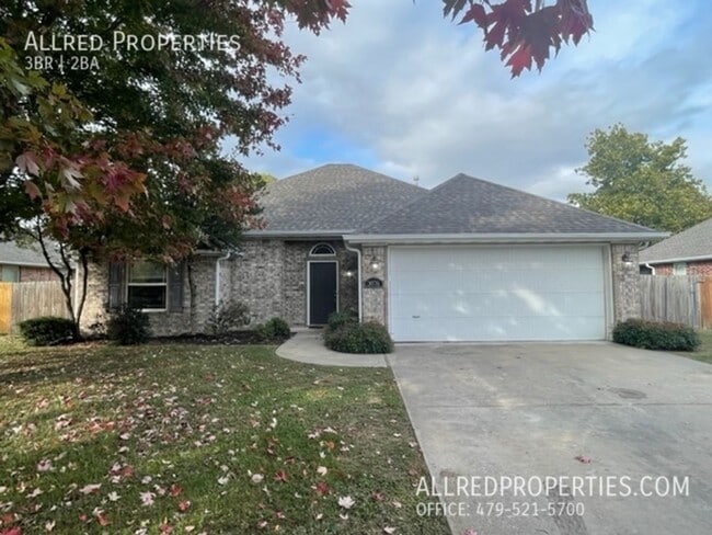 Primary Photo - Gorgeous Single Family Home Off Of Mount C...