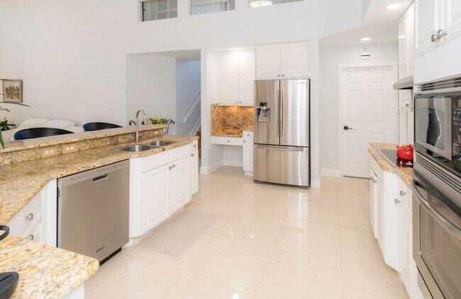 Building Photo - 10849 Bal Harbor Dr