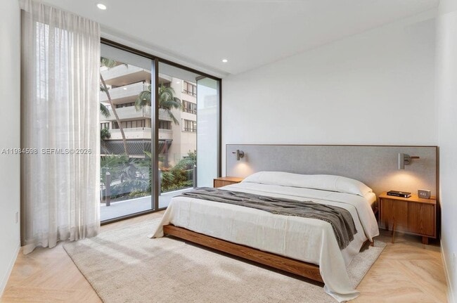 Building Photo - 5 Grove Isle Dr