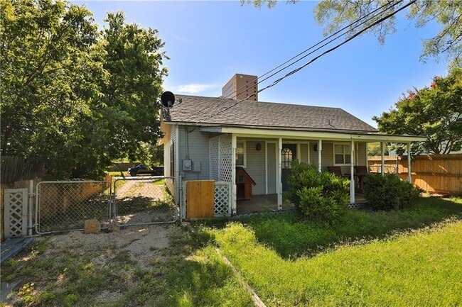 Building Photo - 418 Elm St