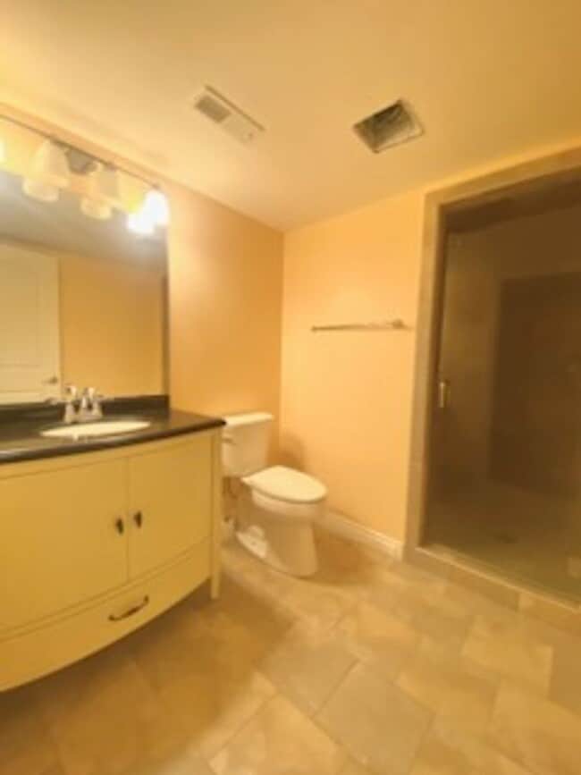 Building Photo - 5 bed / 3.5 bath Ranch House