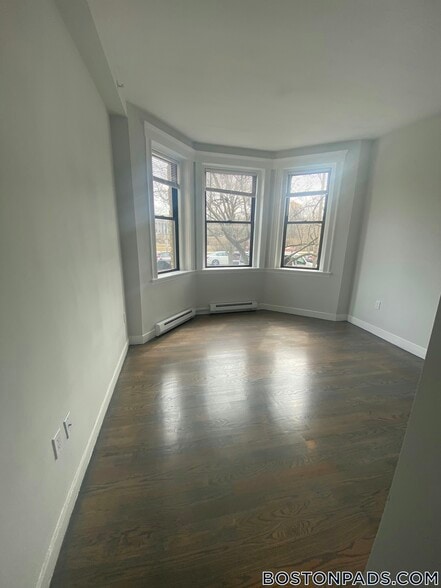 Building Photo - 77 Park Dr