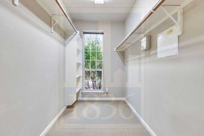 Building Photo - 150 Abbey Dr