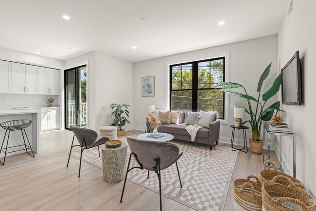 Building Photo - 260 Elm St