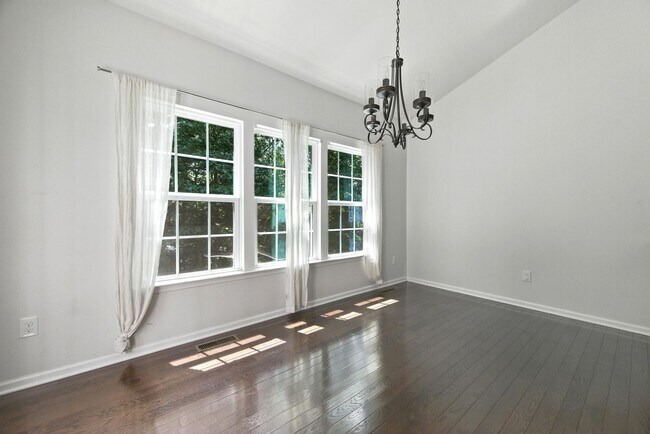 Building Photo - 8120 Fairmont Dr