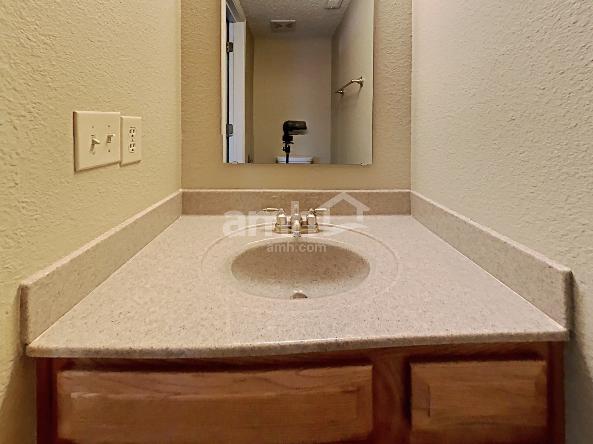 Building Photo - 4016 Fairoaks Dr