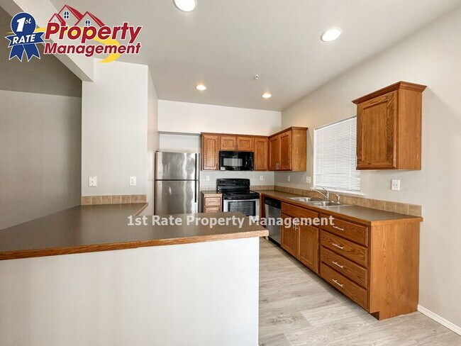 Building Photo - 898 N Bluffwood Ln