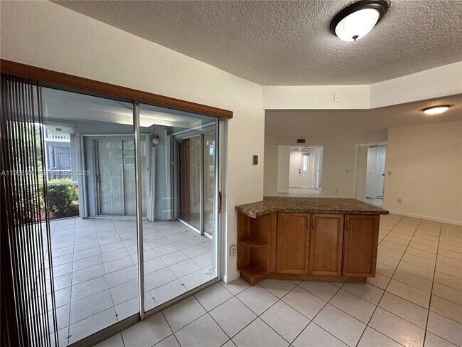 Building Photo - 2651 SE 19th Ct