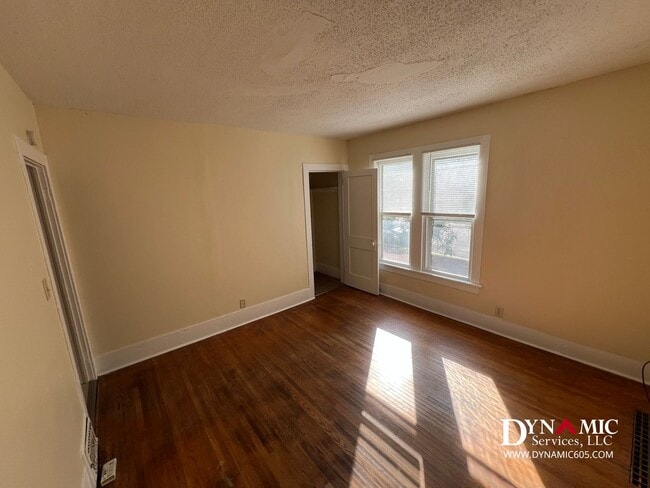 Building Photo - 434 N Spring Ave