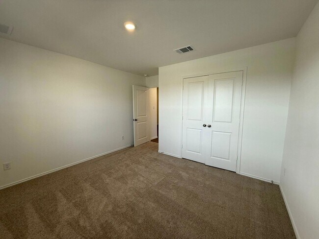 Building Photo - 290 Gresham