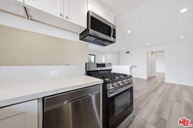 Building Photo - 6212 Fulton Ave