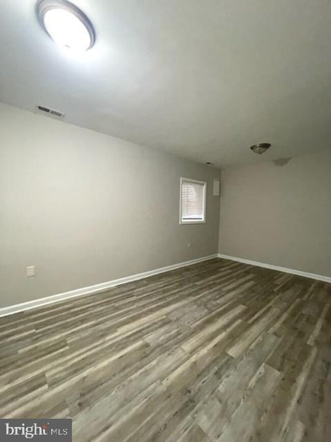 Building Photo - SPACIOUS TOWNHOUSE IN GAITHERSBURG
