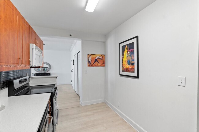 Building Photo - 401 69th St