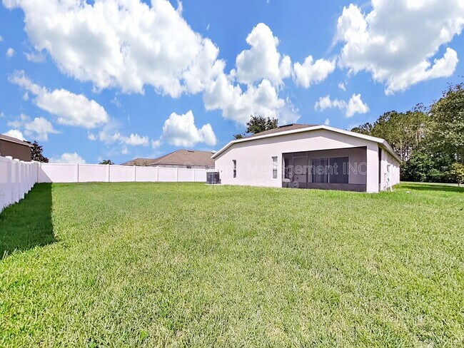Building Photo - 7603 Crescent Palm Dr