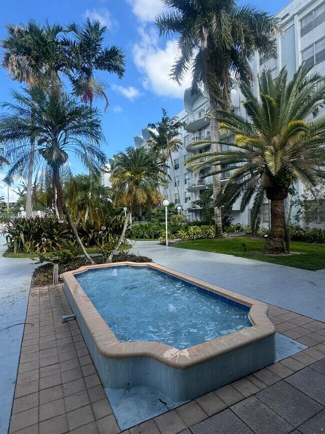 Building Photo - 492 NW 165th St