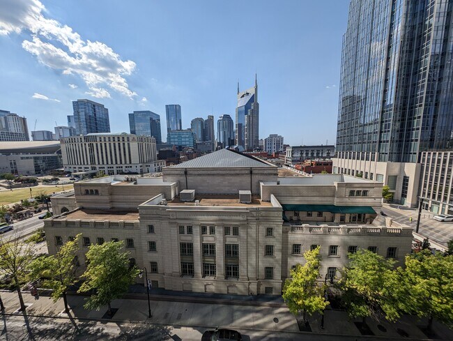 Building Photo - 301 Demonbreun St