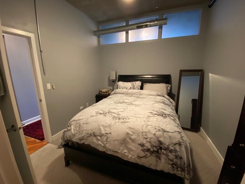 Guest Bedroom - 1305 S Michigan Ave