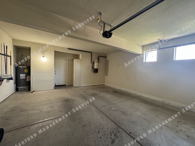 Building Photo - BEAUTIFUL 3 BEDROOM 3 BATHROOM HOME IN GAI...