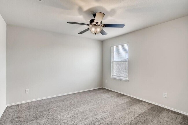 Building Photo - Charming 4-Bedroom Home in Devonshire with Spacious Living Areas and Gorgeous Backyard Oasis.